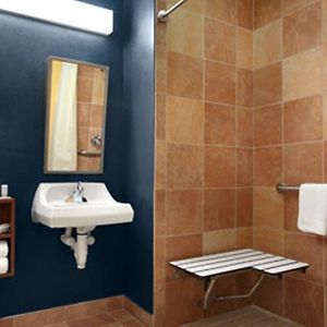 Deluxe  Queen Room Disability Access